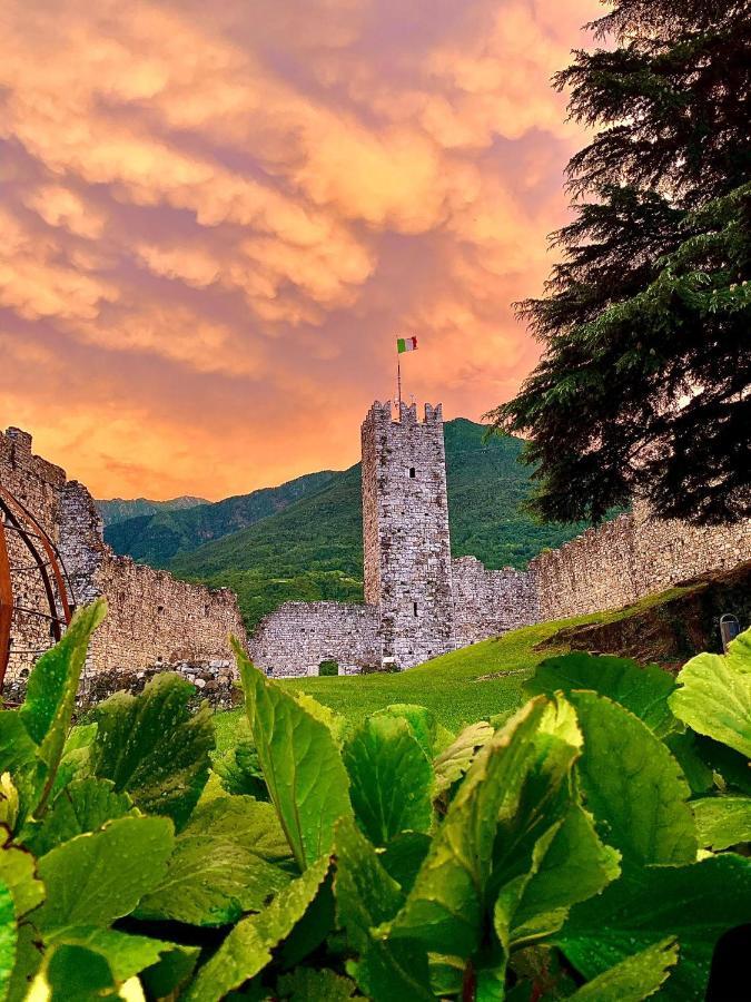 La Casa Sulla Collina Del Castello Breno Exterior foto