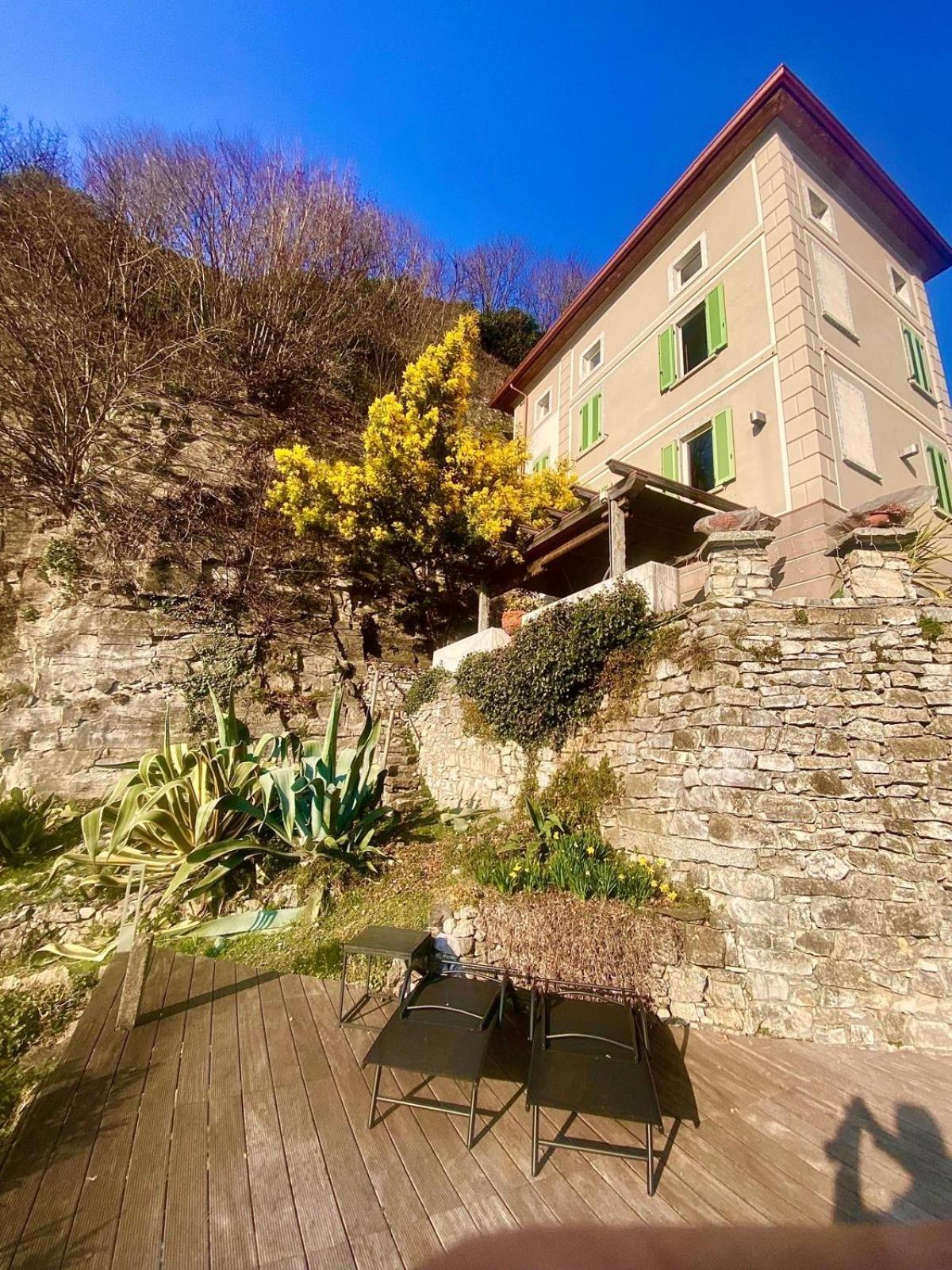La Casa Sulla Collina Del Castello Breno Exterior foto